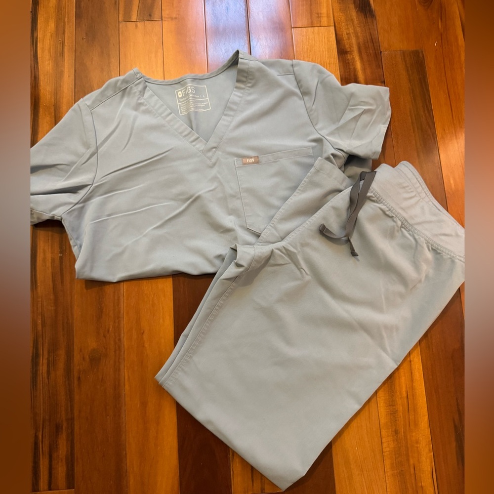 Figs Light Gray Scrub Set